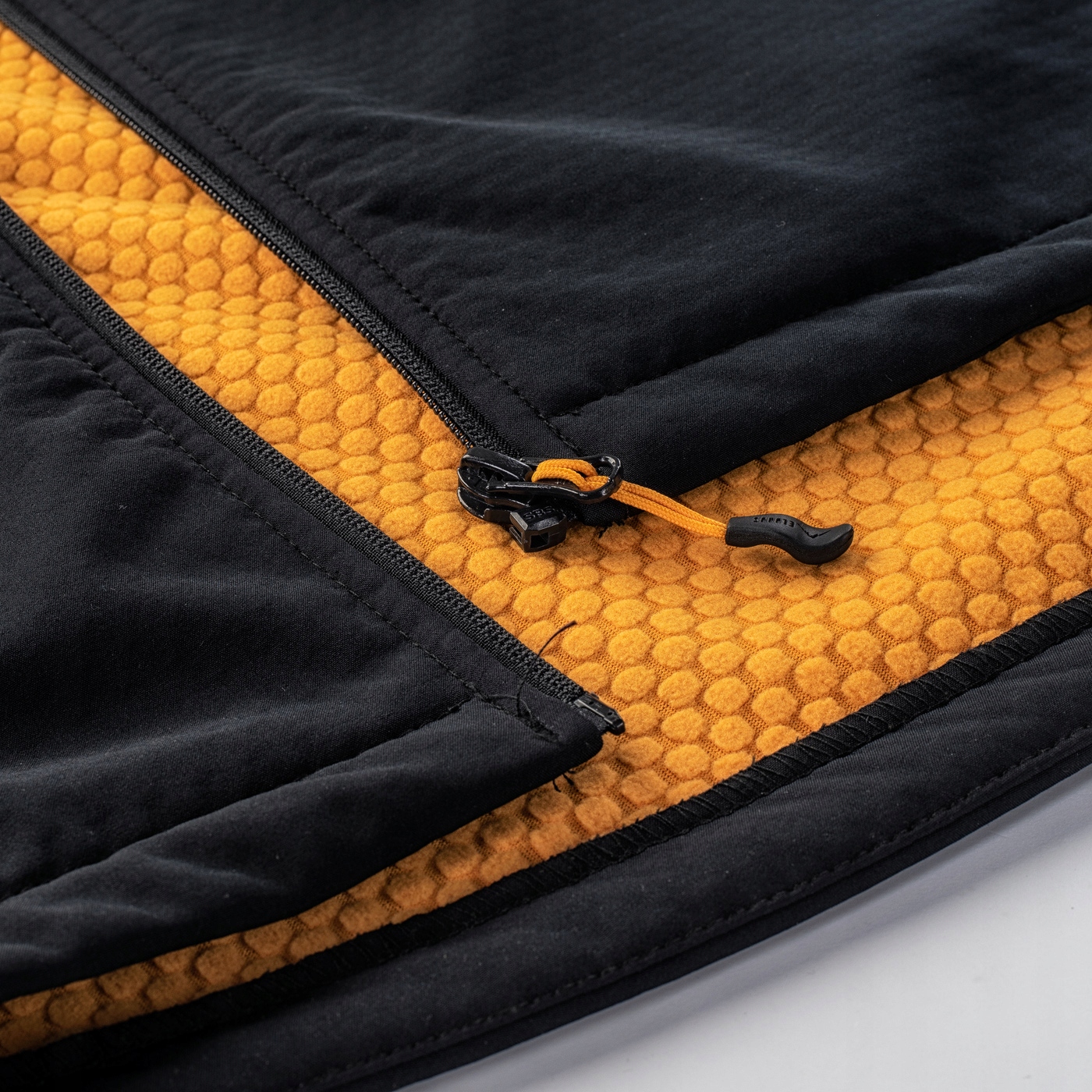 Kurtka męska ELBRUS IHAR BLACK BEAUTY SAFFR Softshell S 9e1993a5b217e7f53e29a98dcb80775c